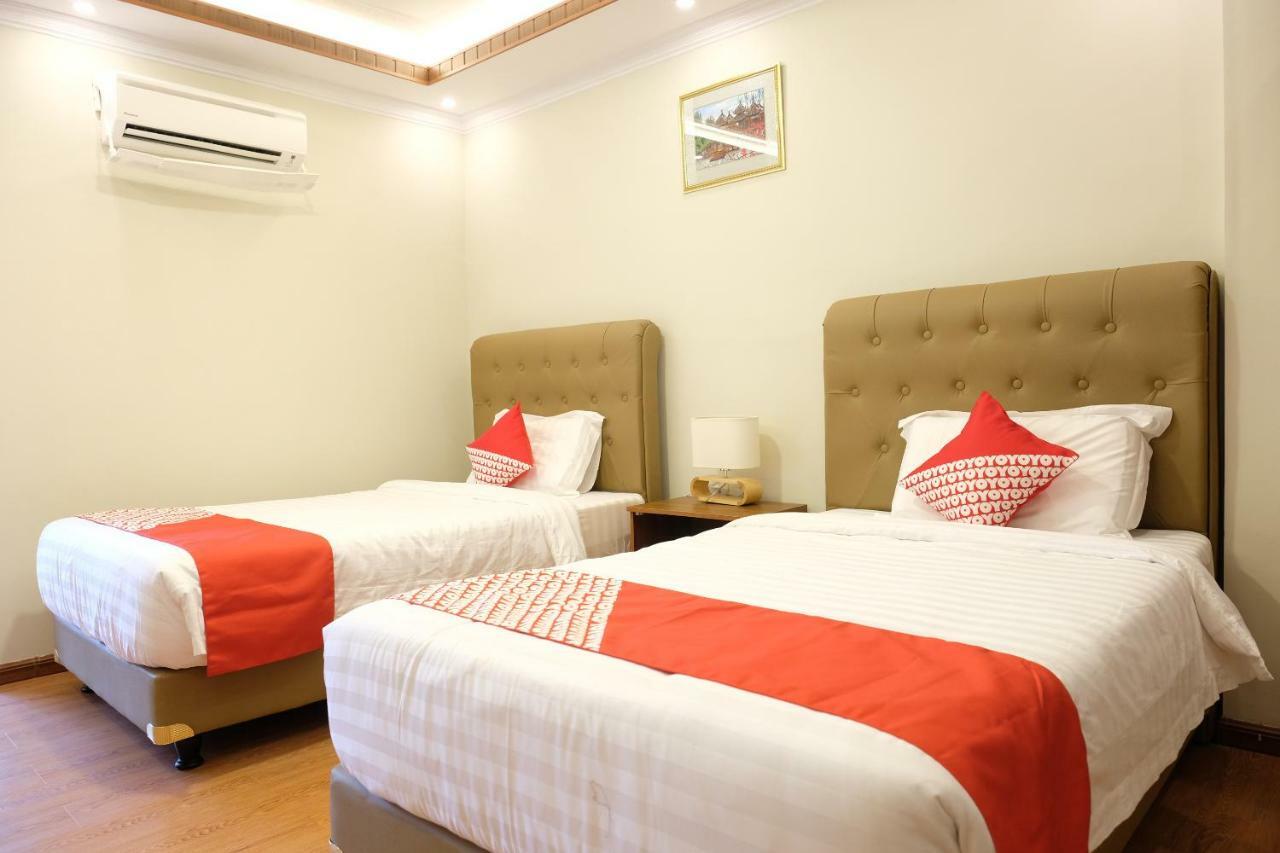 Oyo 740 Joyful Hotel Tanjung Pandan Bagian luar foto