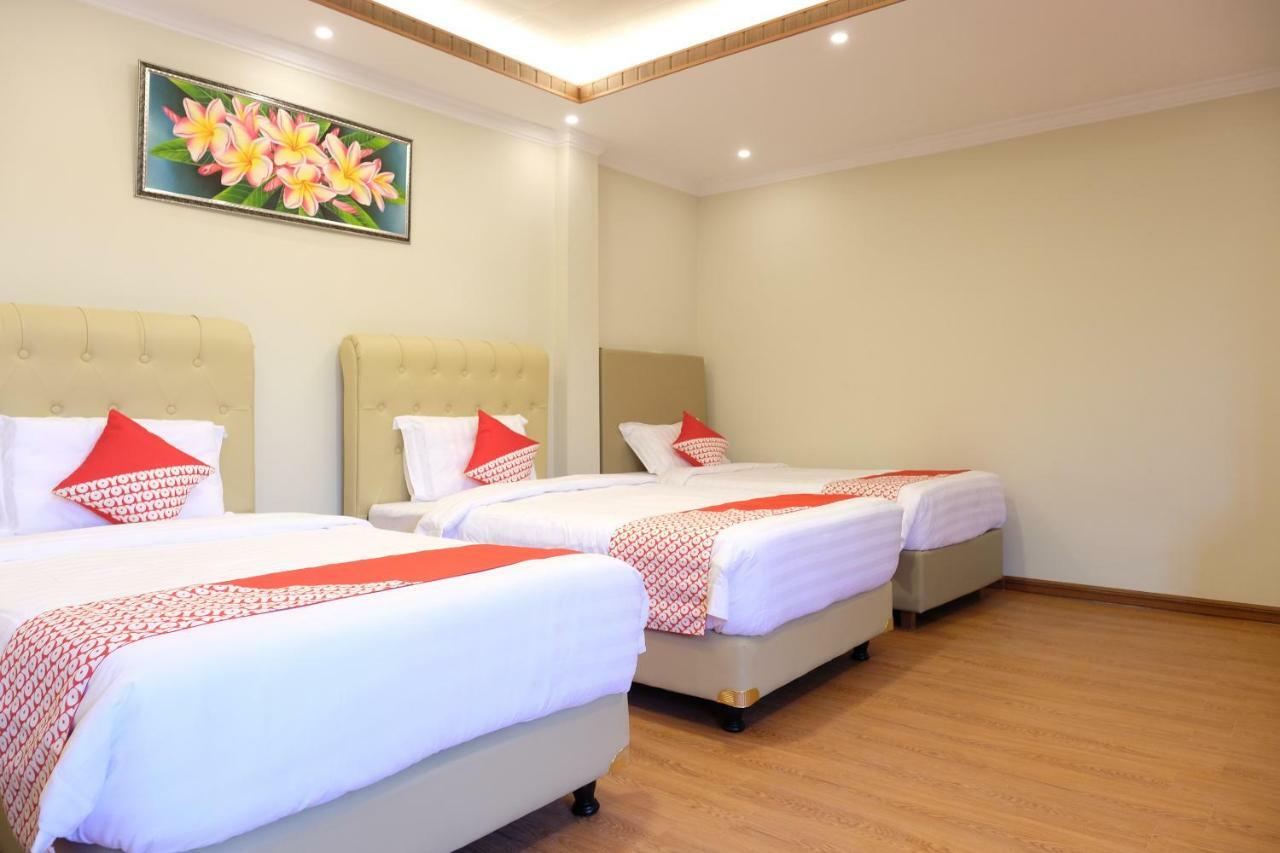 Oyo 740 Joyful Hotel Tanjung Pandan Bagian luar foto